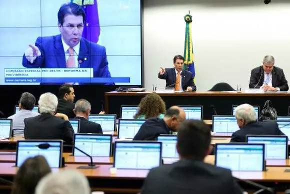 Comissão da Reforma da Previdência deve entregar parecer sobre as discussões no fim do mês

