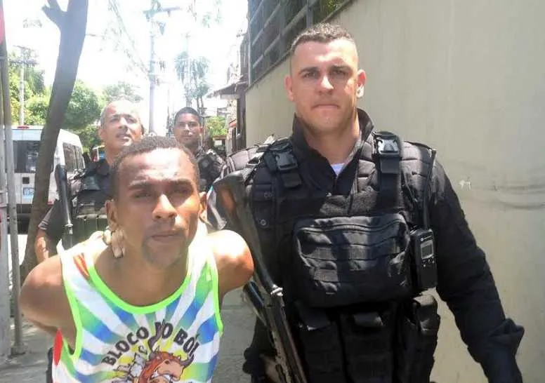 Oriundo de favela carioca, Jones foi preso no Morro da Otto