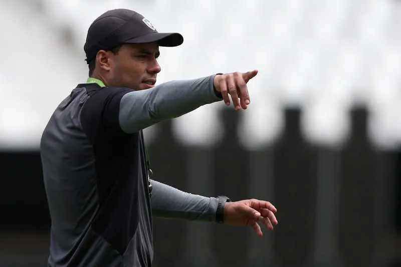 Jair não quer saber de poupar jogadores, hoje, contra o ‘Voltaço’
