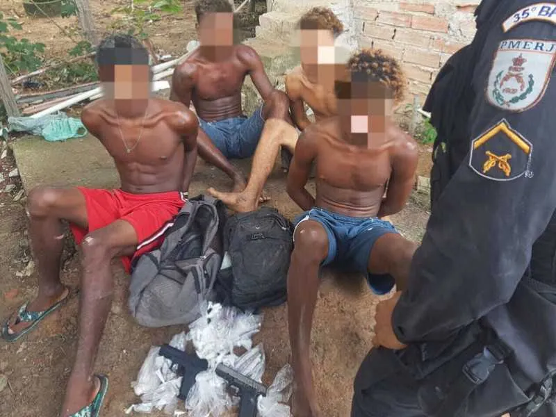 Entre os presos está o gerente do tráfico de drogas da comunidade