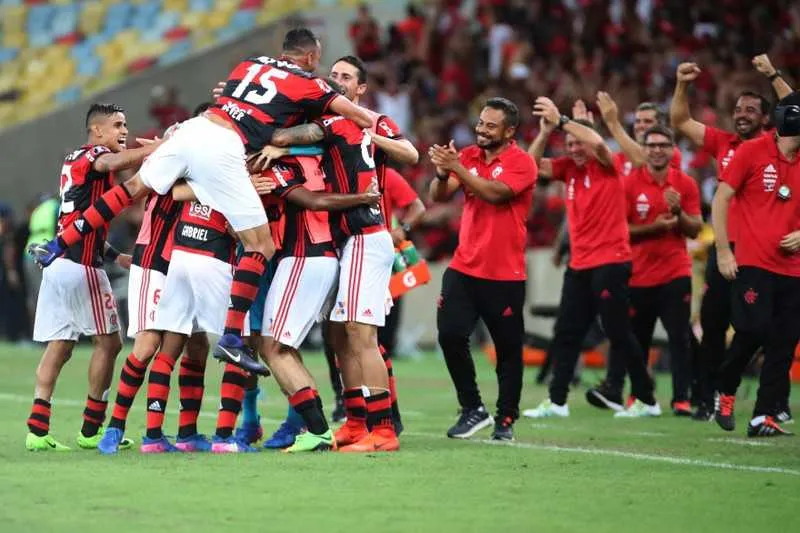  Jogadores rubro-negros comemoraram bastante o resultado expressivo sobre o San Lorenzo