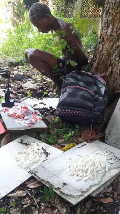 Acusado estava com diversas unidades de drogas