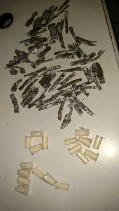 Com o suspeito foram encontradas drogas