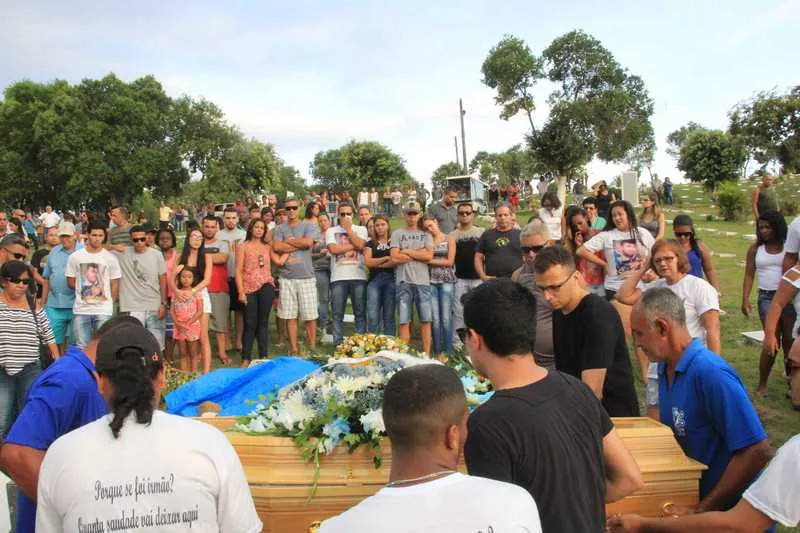 O jovem foi seputado no Cemtiério Parque da Paz, no Pacheco