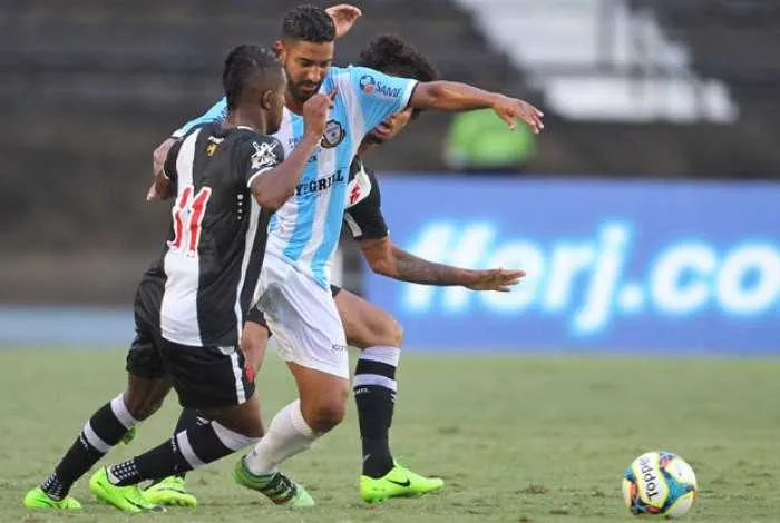 Mais uma vez, o time cometeu falhas na defesa e se mostrou muito irregular no ataque