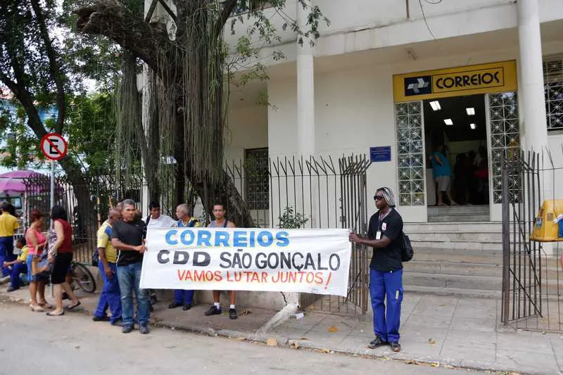 Funcionários do Centro de Distribuição, no Zé Garoto, estão em greve por condições dignas de trabalho

