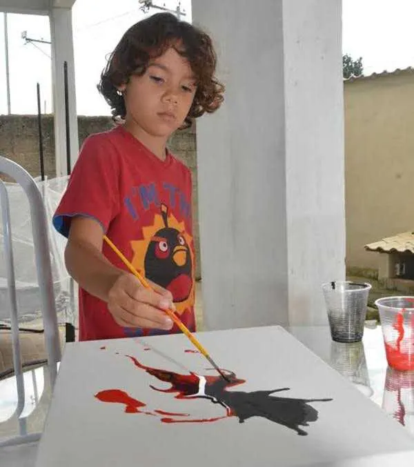 Artista completa 10 anos com exposição “Elementos” na Chat