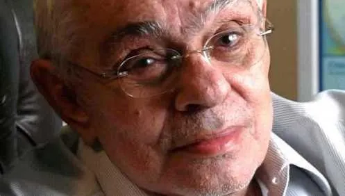Cinco anos após sua morte, Chico Anysio ganhará homenagem na telinha. A partir do próximo dia 23, o Canal Viva mostrará diversos momentos da trajetória do humorista. Além do episódio de estreia da "Escolinha do Professor Raimundo", em 1990, o canal por assinatura resgatará também episódios do programa que contaram com a presença de Os Trapalhões e do personagem Zé Bonitinho, interpretado pelo ator Jorge Loredo, falecido em 2015. 