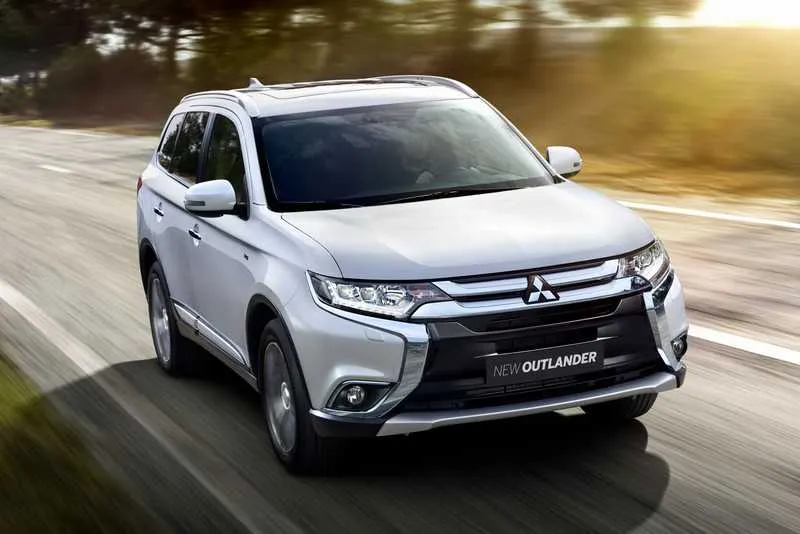 Os 160cv e 20,1kgfm de torque estão mantidos, mas segundo a Mitsubishi, carro ficou 19,8% bem mais econômico que anterior