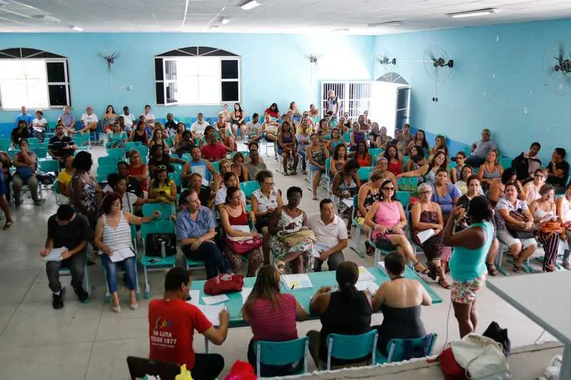  Direção do Sepe-SG, professores e governo fizeram assembleia no Colégio Castello Branco ontem