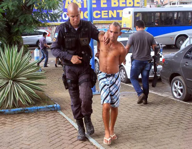 Cara de Rato foi preso por PMs com escopeta calibre 12 e drogas