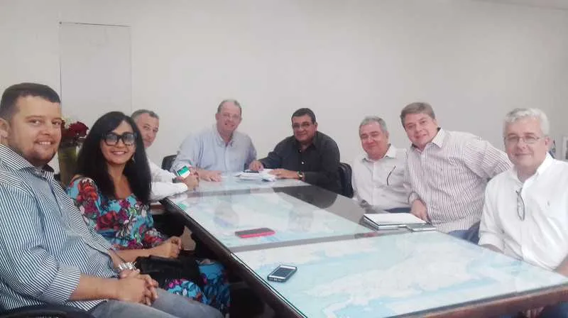 Prefeito se reuniu com presidente do DER-RJ, ontem à tarde