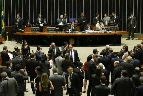 Plenário da Câmara deverá votar a proposta em dois turnos, após a análise da comissão especial