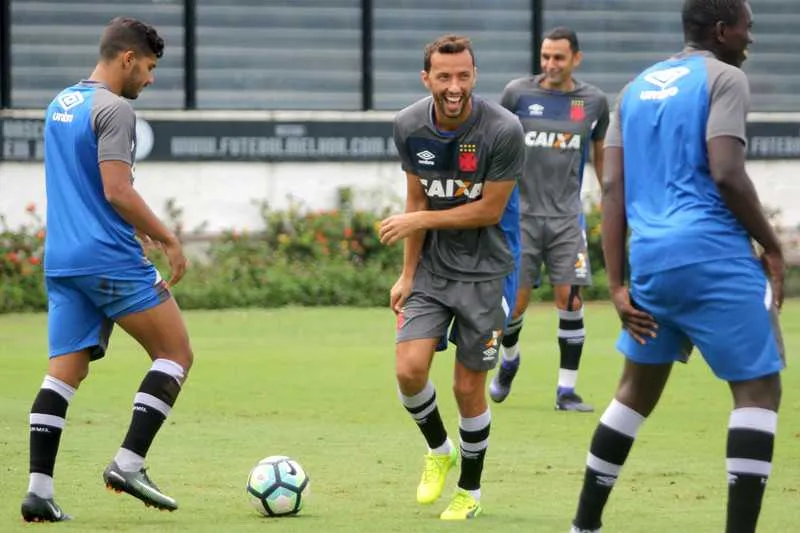 O camisa 10 Nenê é uma das armas do Vasco contra a equipe baiana, no Barradão, hoje à noite
