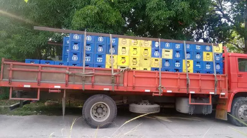Diversas caixas de cerveja forma  recuperadas nas ações