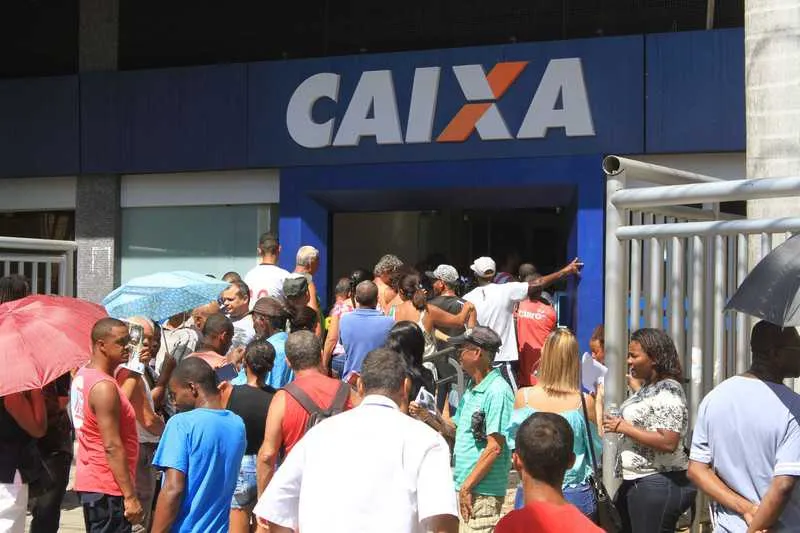 A retirada poderá ser feita nas agências da Caixa Econômica Federal e nas casas lotéricas