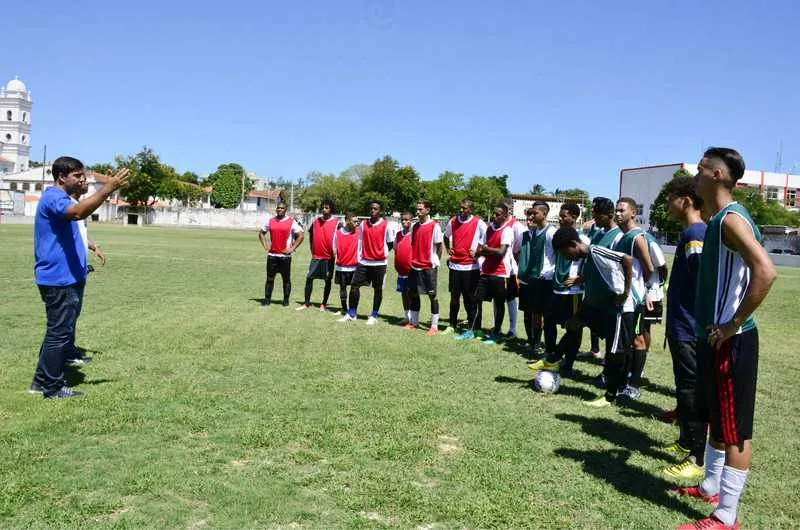 A peneira acontece hoje, às 13h, no Campo do Esporte Clube Maricá, Centro,  e às 7h30 deste sábado (18)