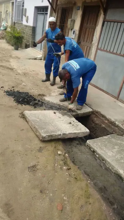 O Departamento de Conservação e Obras (DCO) de São Gonçalo realizou mutirão de limpeza na Travessa Benjamin Constant, em Neves.