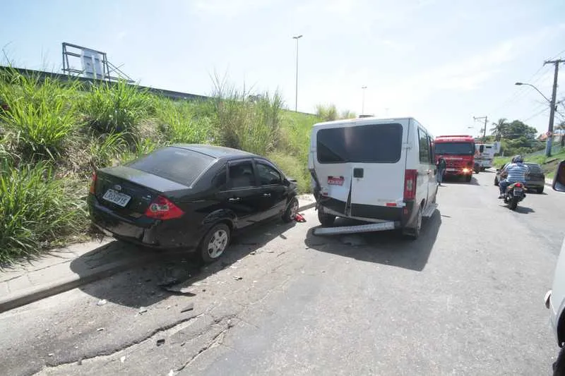 O acidente aconteceu na pista auxiliar da rodovia RJ-104