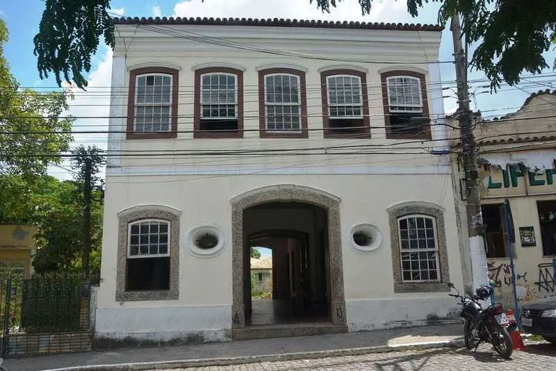 A Casa de Cultura Heloísa Alberto Torres fica na Praça Marechal Floriano Peixoto, 303, Centro