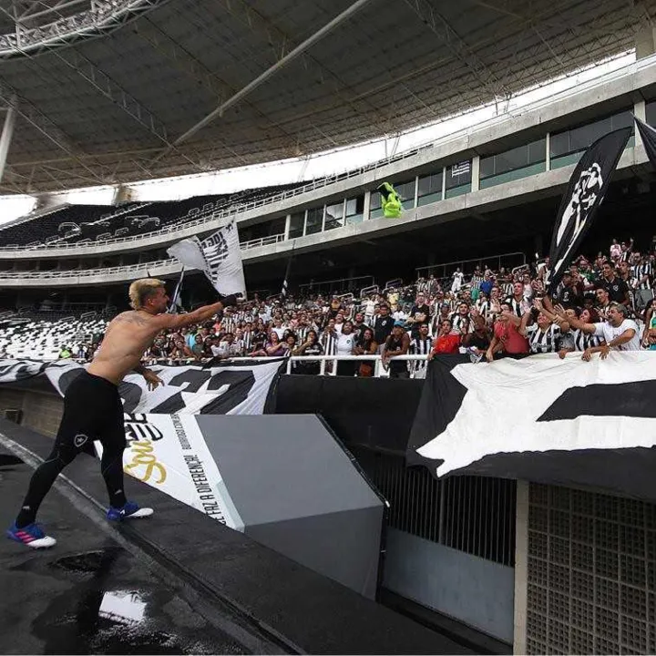 Torcida do Glorioso compareceu ao último treino