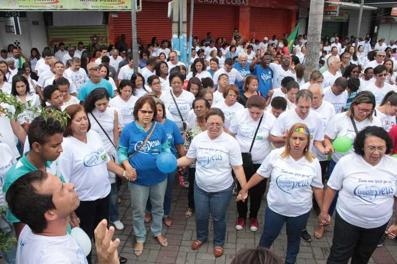 Fieis fizeram carreata para chamar atenção da população