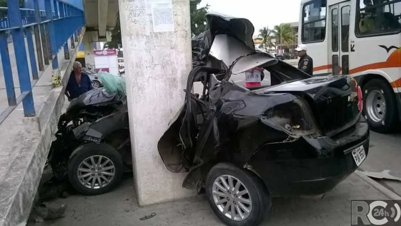  Veículo ficou completamente destruído após o acidente