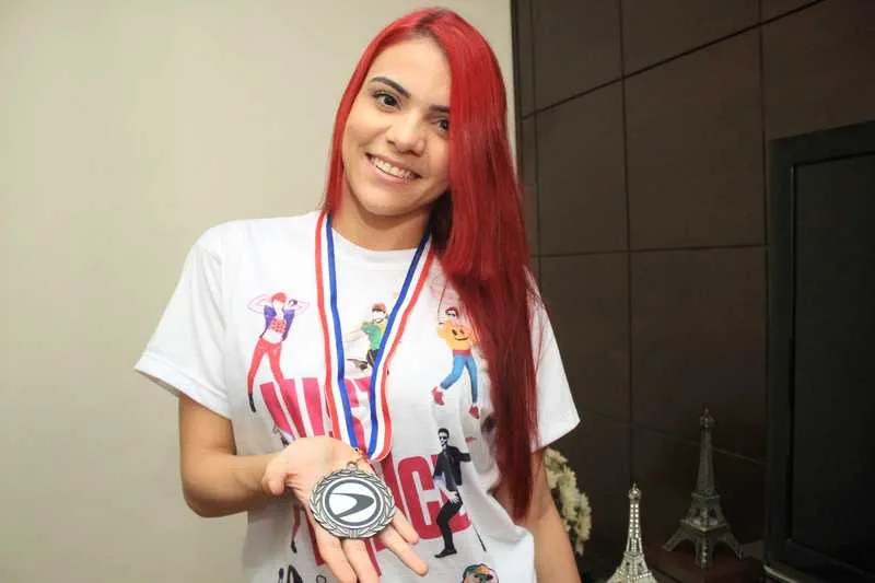 Pâmella conquistou a medalha de prata na Copa do Mundo de Just Dance disputada na França