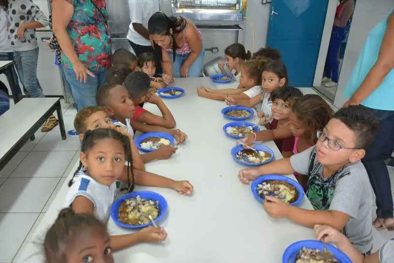 Oitenta e nove unidades de ensino, incluindo 19 de educação infantil, recebem alimentação