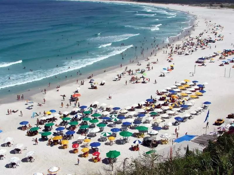 Roteiro da trilha sustentável inclui a Praia Grande, uma das mais frequentadas por turistas

