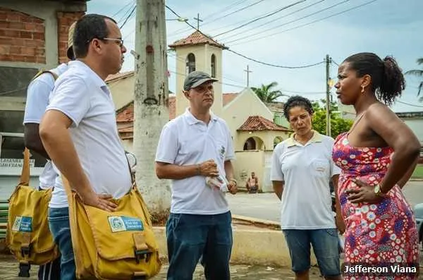 Moradores de diferentes bairros receberam orientações sobre medidas de prevenção à doença