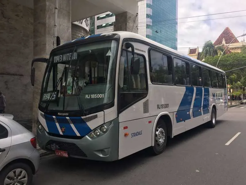 Ônibus foi roubado quase no mesmo local onde pessoas foram feitas de reféns 