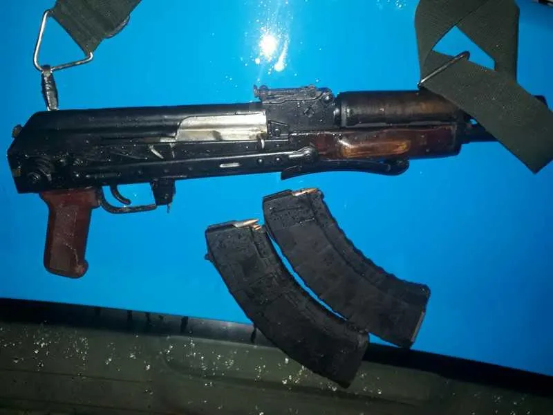 Bandidos usaram fuzil no sequestro relâmpago