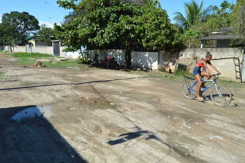 Ruas não têm qualquer infraestrutura e moradores reclamam que os anos passam e nada é feito