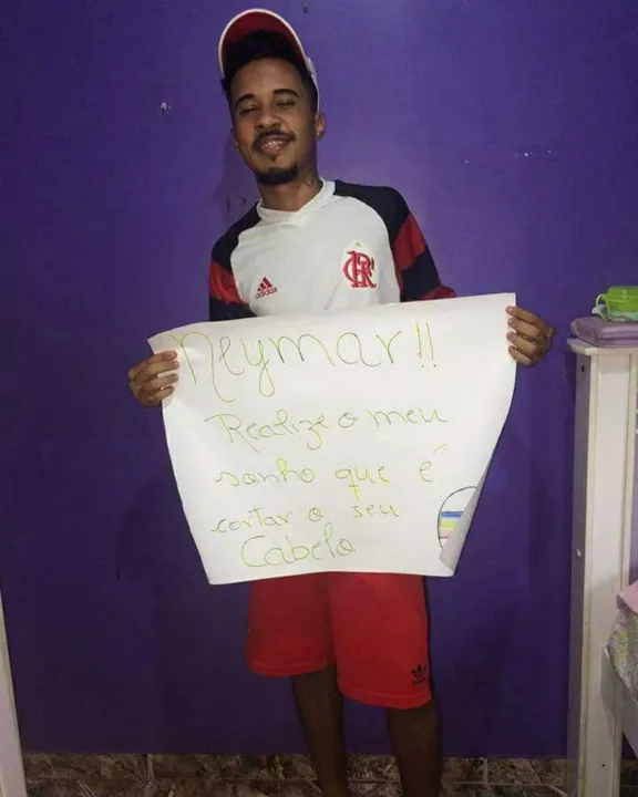 Rhonan  é fã do jogador Neymar e seu sonho e cortar o cabelo do craque.