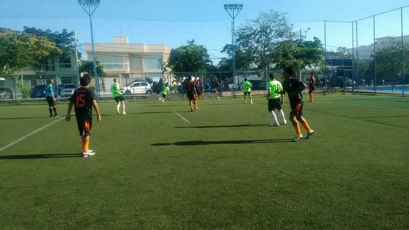 A Supercopa é disputada por 20 times aos finais de semana no campo do Tio Sam de Camboinhas