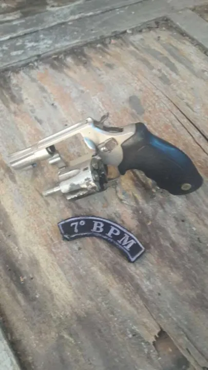 Um homem morreu e outro foi preso na ação