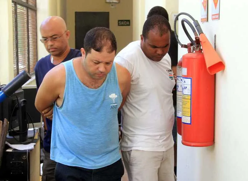  Bruno e André se identificavam como traficantes para ameaçar as vítimas e exigir dinheiro