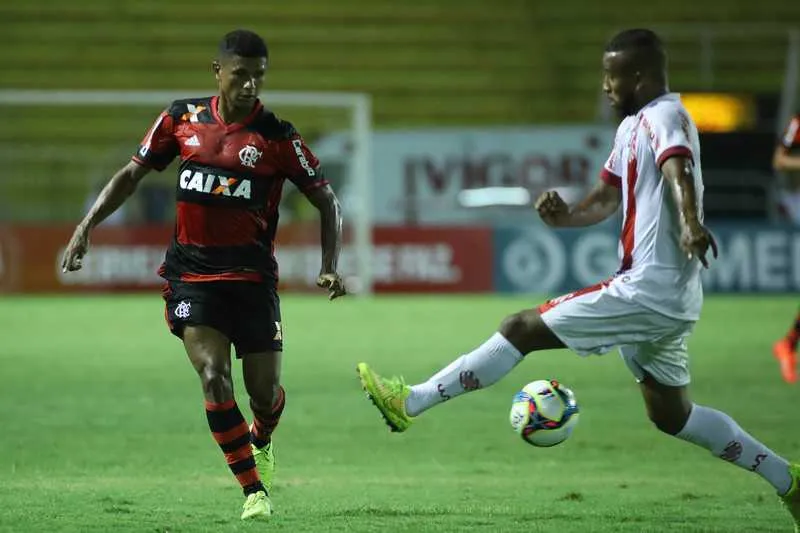 Márcio Araújo já foi titular contra o Bangu, na noite de quarta-feira