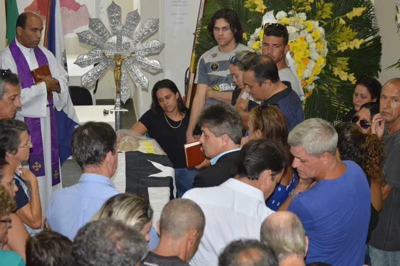 Corpo do político foi velado na Câmara e, em seguida, foi sepultado no Cemitério de SG