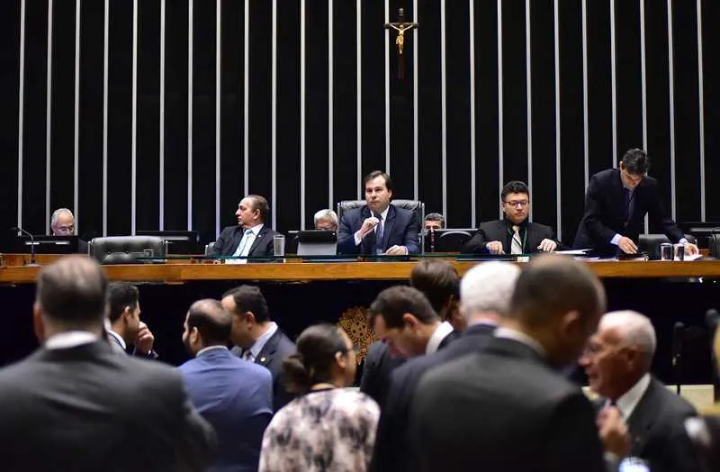 Plenário da Câmara discute MP que cria o programa cartão reforma parta famílias de baixa renda