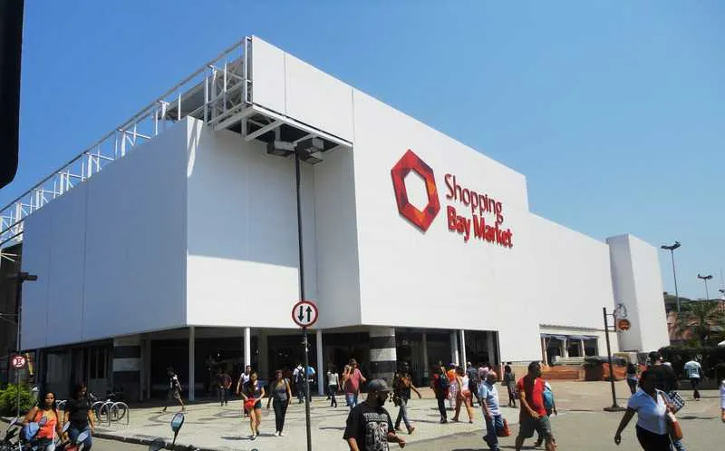 Acidente aconteceu em um dos elevadores da unidade, por volta das 10h