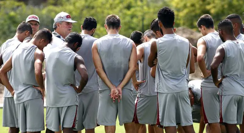 Com alguns desfalques, o técnico Abel Braga não definiu o time que encara o Madureira, hoje