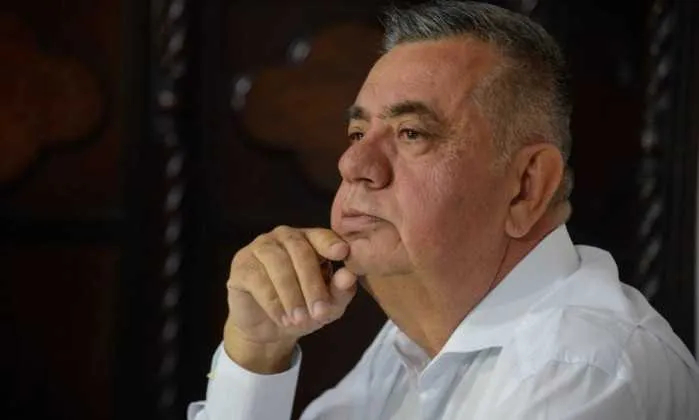 Também estão sendo cumpridos cinco mandados de prisão contra integrantes do Tribunal de Contas do Estado do Rio (TCE-RJ), além de bloqueios de bens e valores, em uma operação que recebeu o nome de Quinto da Coroa.