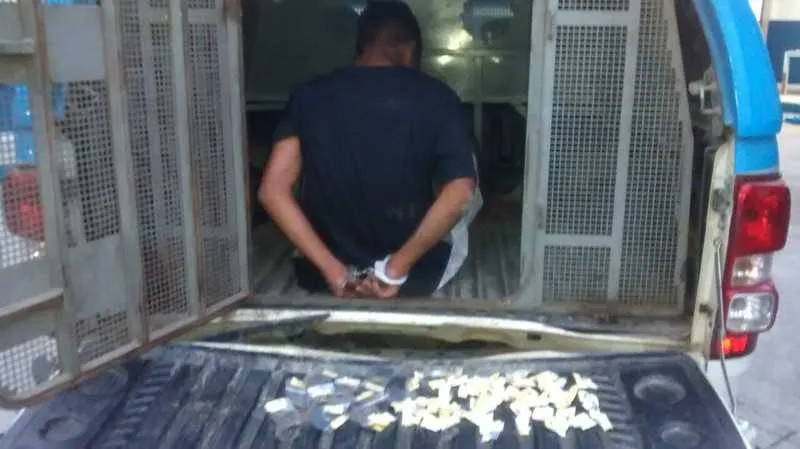 Jovem estava comercializando drogas no momento da prisão
