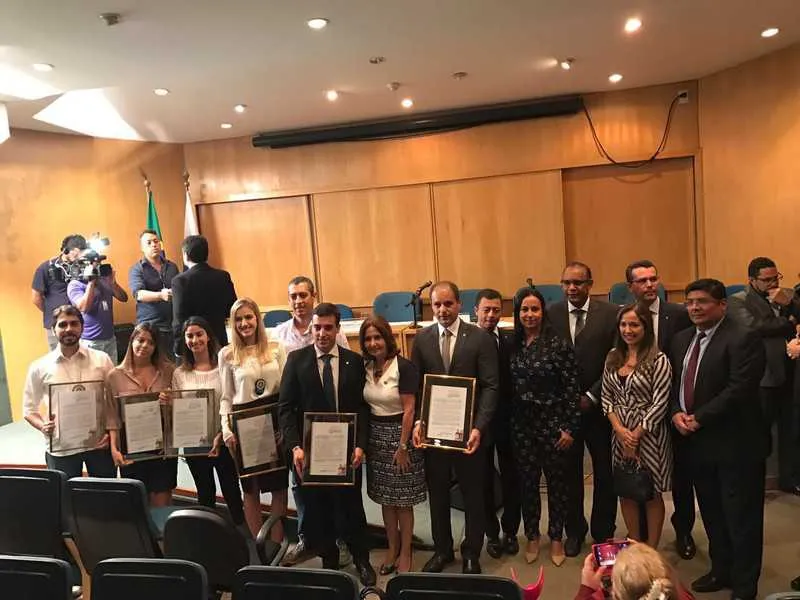 Os policiais da DH receberam uma moção na Assembleia Legislativa do Estado do Rio de Janeiro (Alerj)