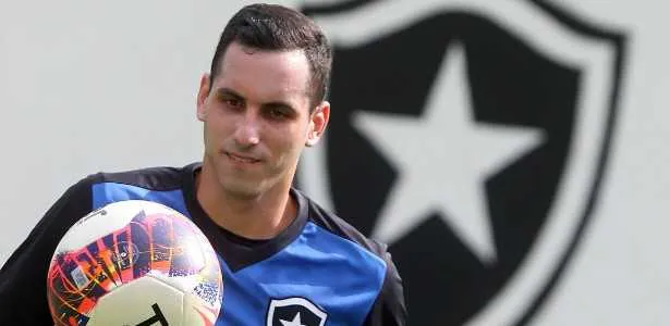 O goleiro Gatito Fernández deve voltar a meta do Glorioso