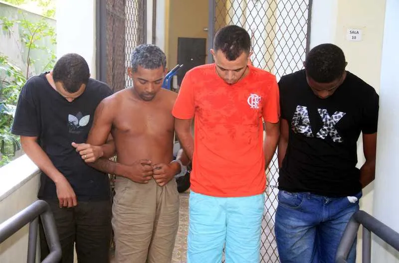 Os acusados informaram ser do Complexo da Maré, no Rio