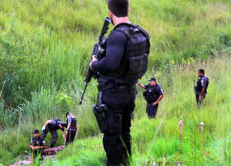 Corpo foi encontrado no alto de uma pedreira, no E. Pequeno

