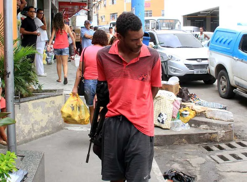 Luiz Felipe foi flagrado com drogas na Favela do Pica-Pau